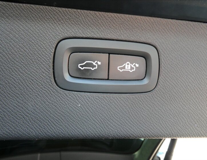 Volvo XC90 SUV / Terénní 2,0 l 228 kw