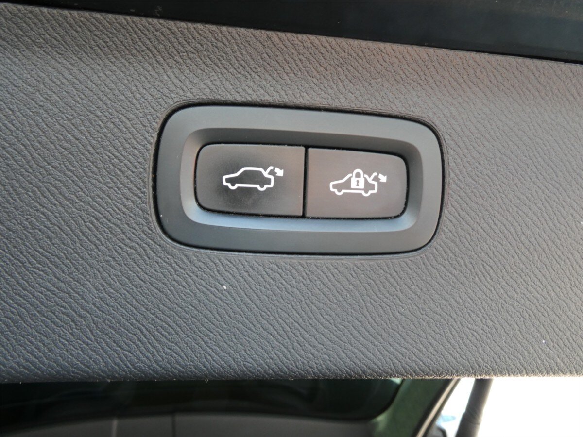 Volvo XC90 SUV / Terénní 2,0 l 228 kw