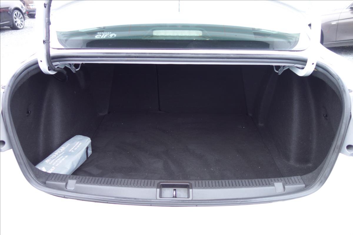 Renault Fluence Sedan / Limuzína 1,6 l 82 kw