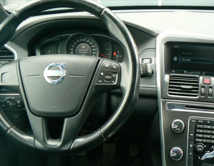 Volvo XC60 SUV 2,4 l 120 kw