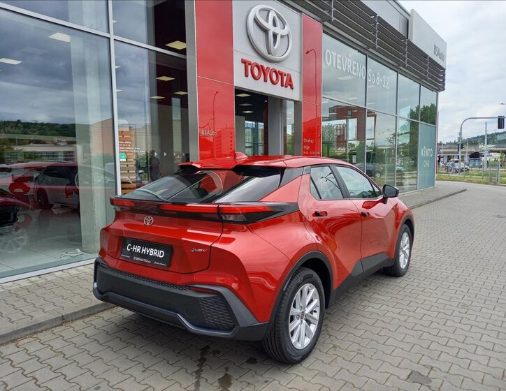 Toyota C-HR 4