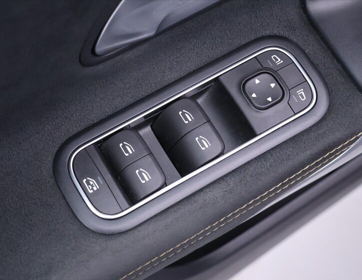 Mercedes-Benz Třídy A Hatchback 2,0 l 310 kw