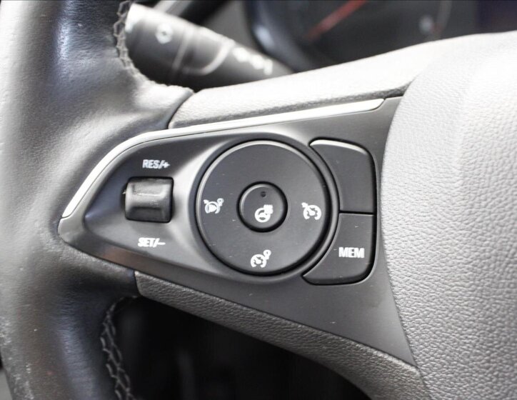 Opel Crossland X SUV / Terénní 1,2 l 61 kw