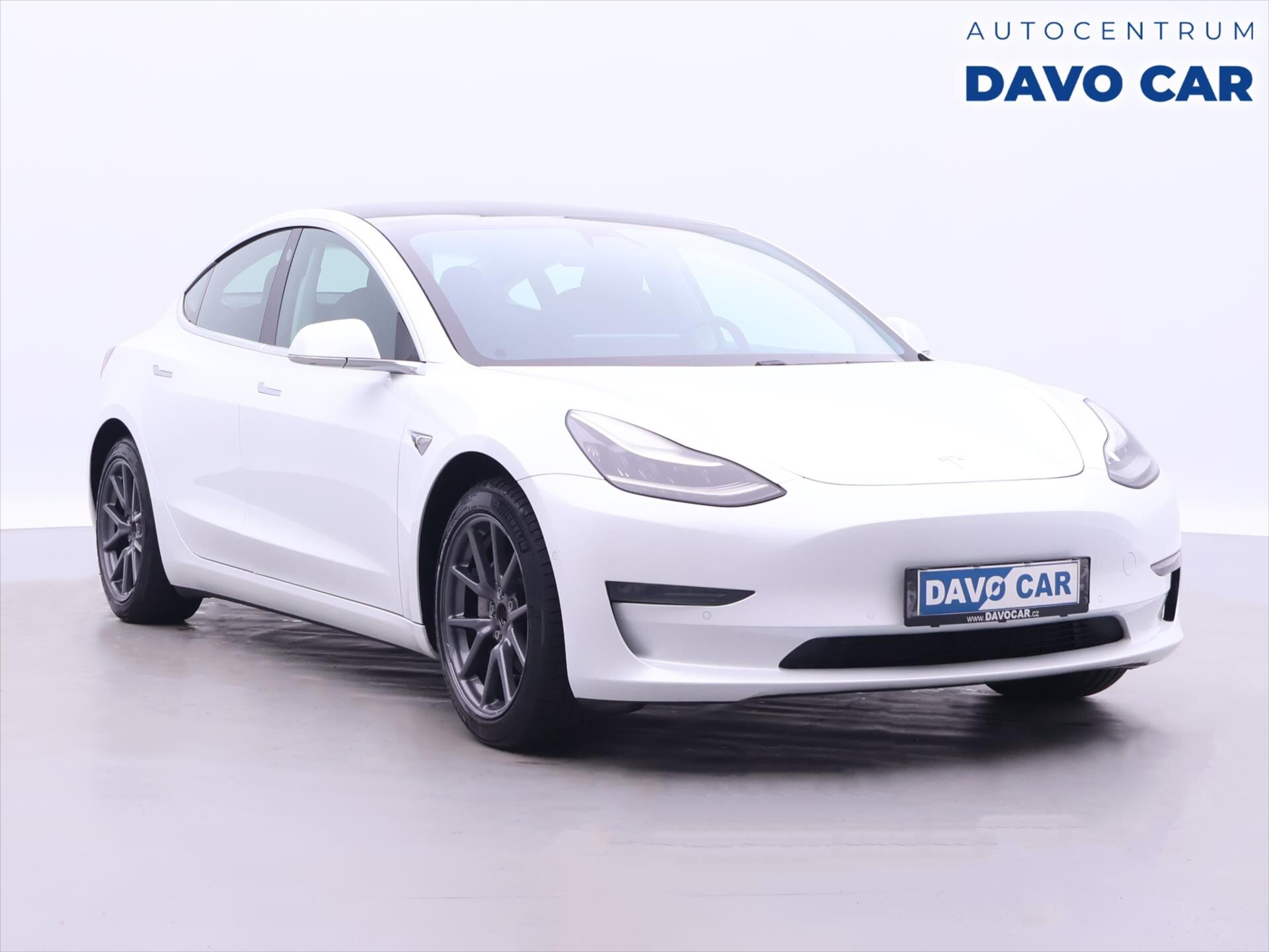 Tesla Model 3 Sedan 0,0 324 kw