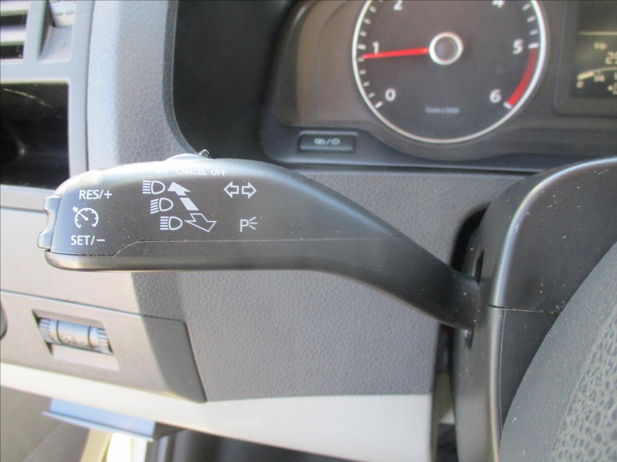 Volkswagen Transporter Kombi 2,0 l 84 kw