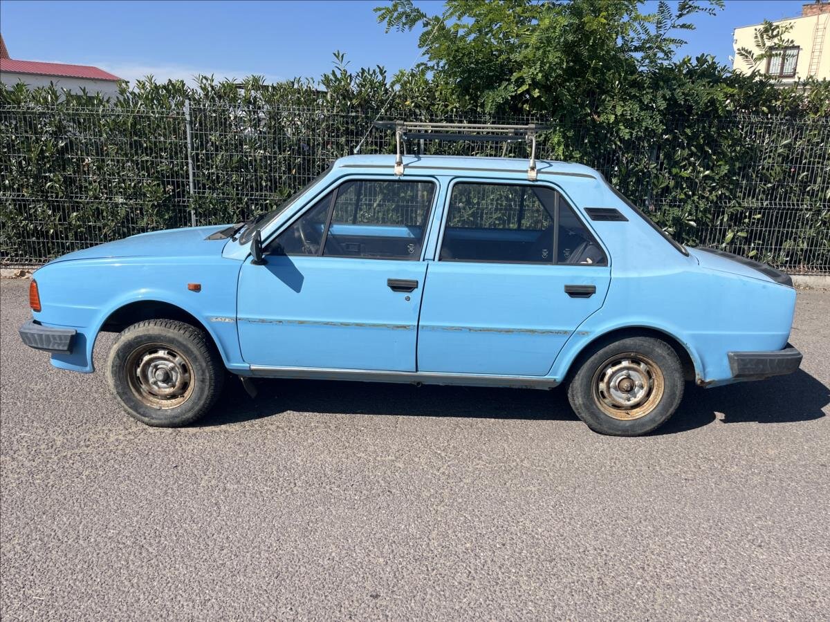 Škoda 105 Sedan 1,0 l 33 kw