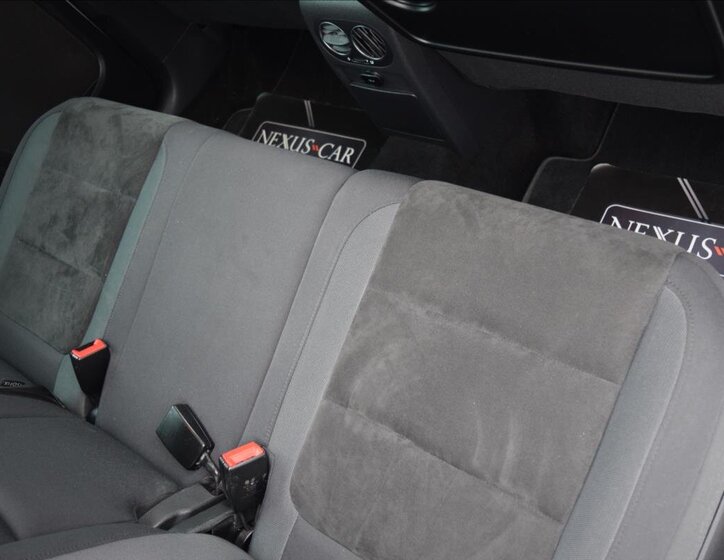 Volkswagen Golf Kombi 1,6 l 77 kw