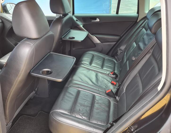 Volkswagen Tiguan 9