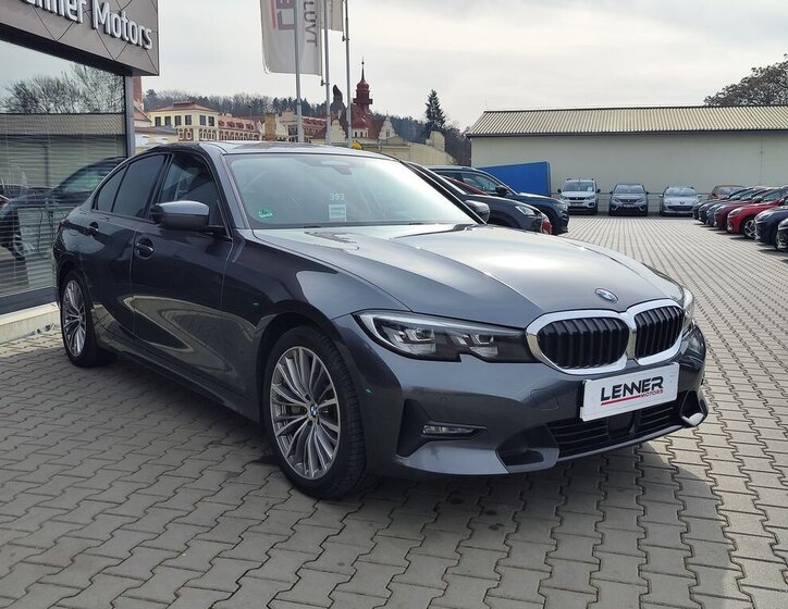 BMW Řada 3 Sedan / Limuzína 2,0 l 215 kw