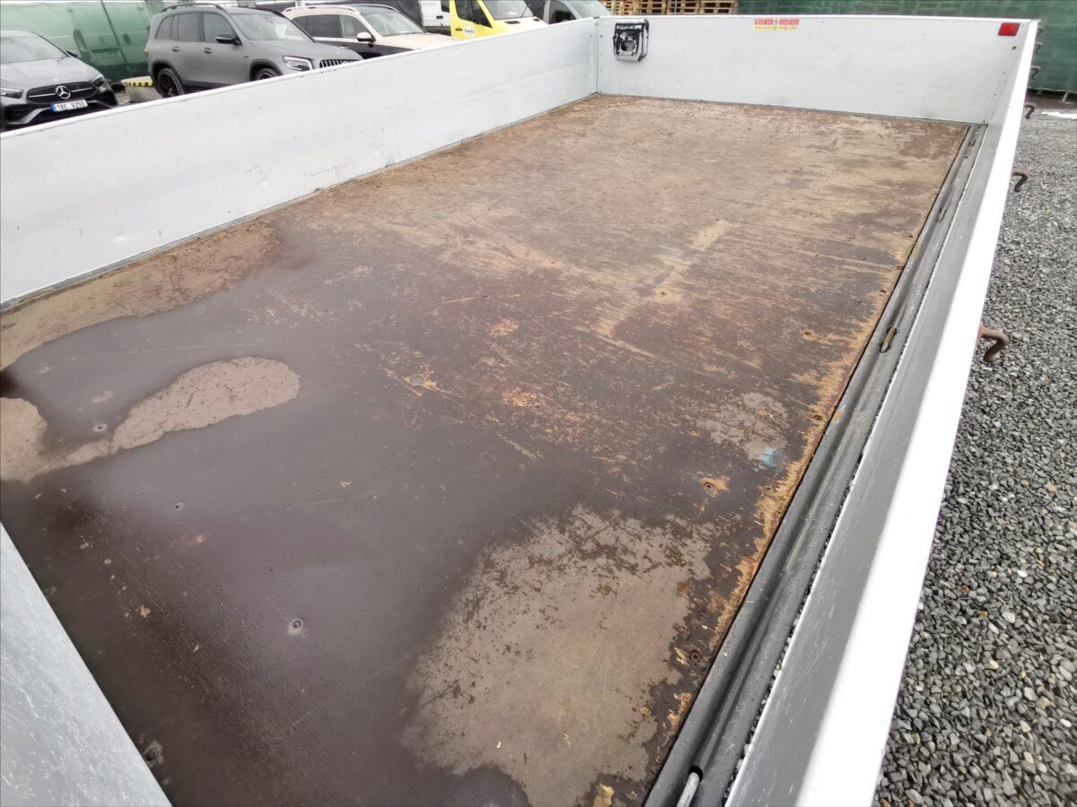 Peugeot Boxer Valník 2,2 l 121 kw