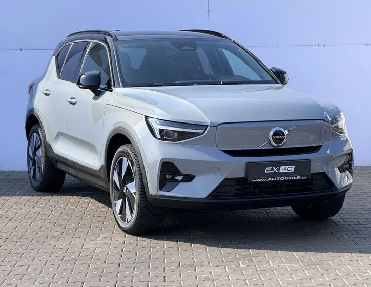Volvo EX40 8
