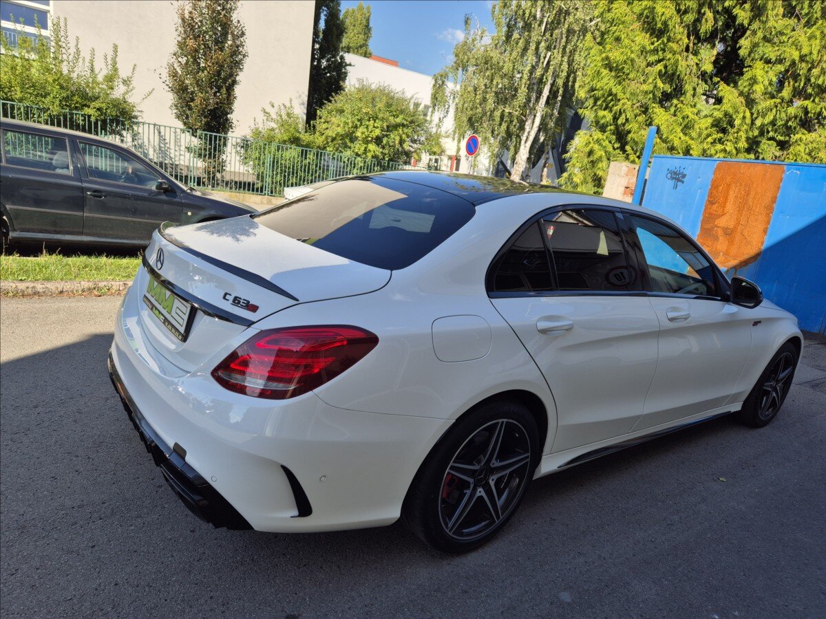 Mercedes-Benz Třídy C Sedan 3,0 l 270 kw