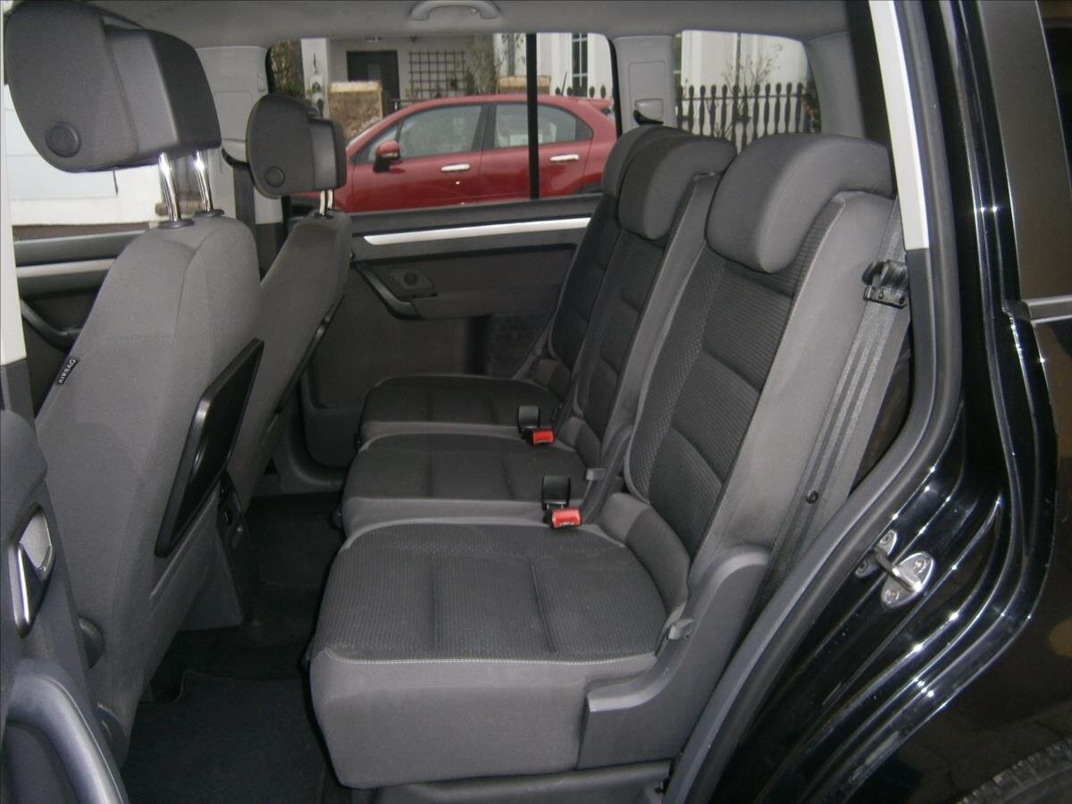 Volkswagen Touran Kombi 1,6 l 77 kw