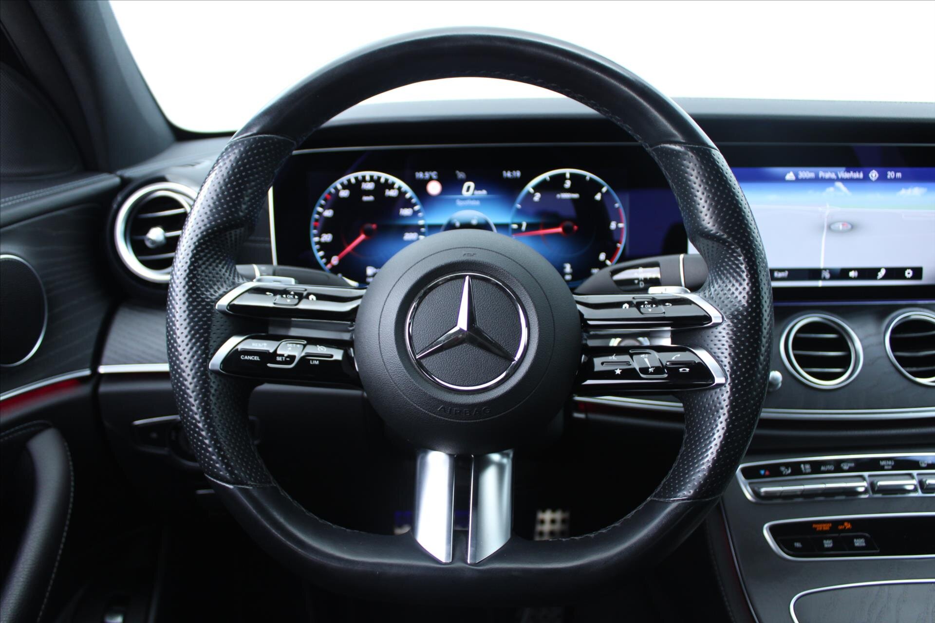 Mercedes-Benz Třídy E Sedan / Limuzína 2,0 l 143 kw