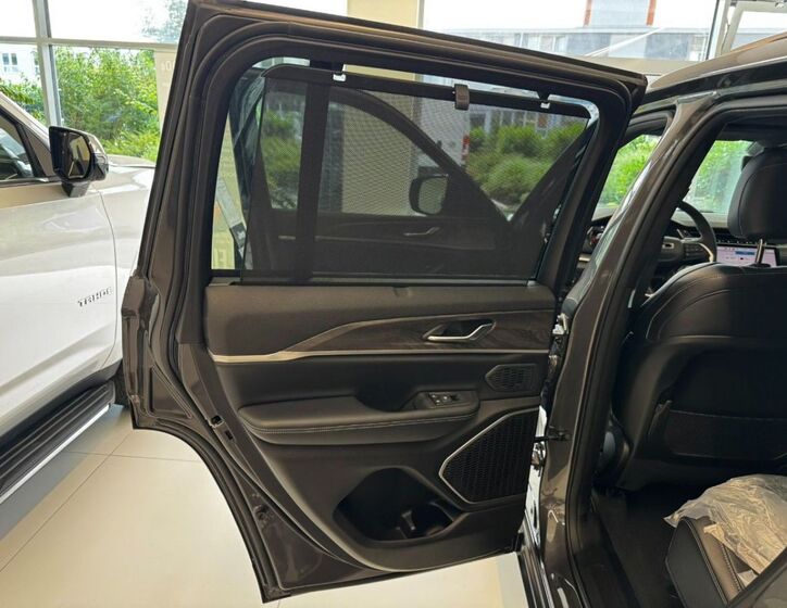 Jeep Grand Cherokee 16