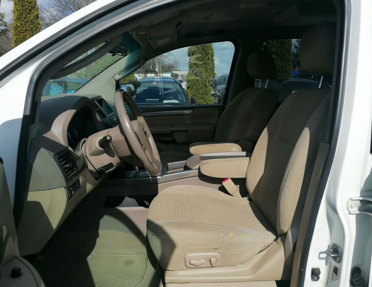 Nissan Armada SUV / Terénní 5,6 l 233 kw