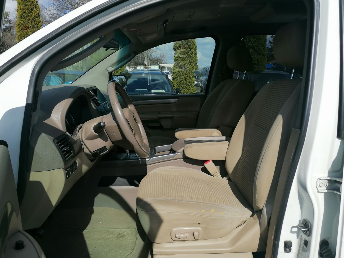 Nissan Armada SUV / Terénní 5,6 l 233 kw