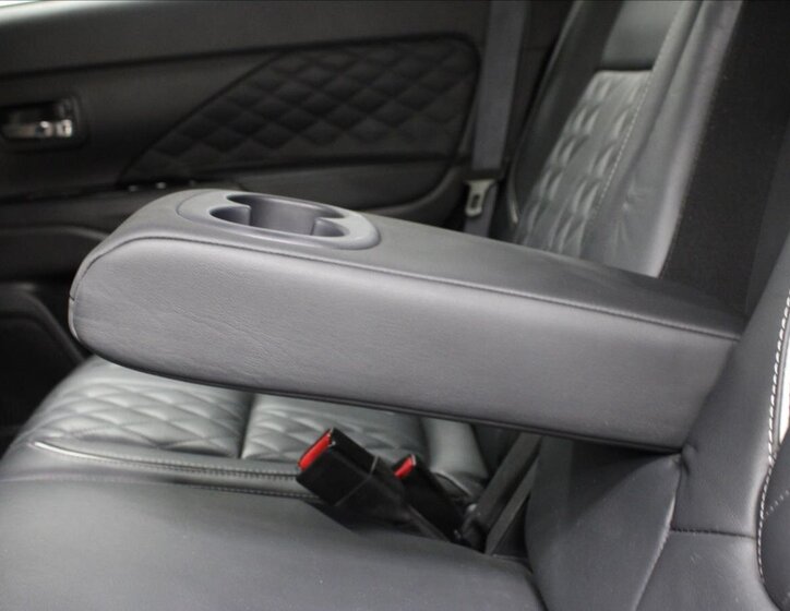 Mitsubishi Outlander SUV / Terénní 2,4 l 99 kw