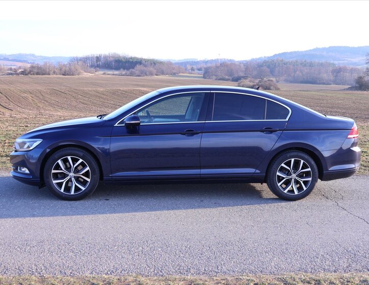 Volkswagen Passat Sedan / Limuzína 1,4 l 110 kw