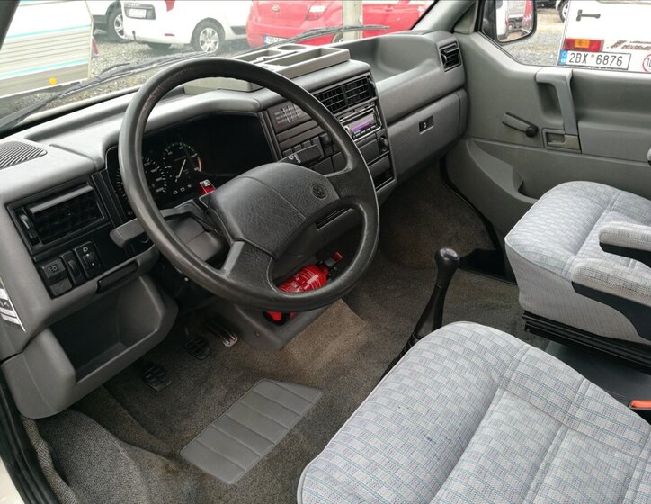 Volkswagen Ostatní Ostatní 2,4 l 57 kw