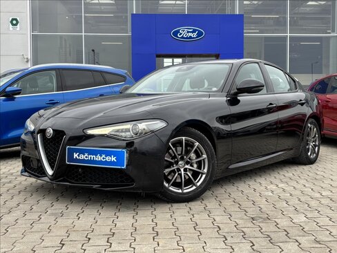 Alfa Romeo Giulia Sedan / Limuzína 2,1 l 132 kw