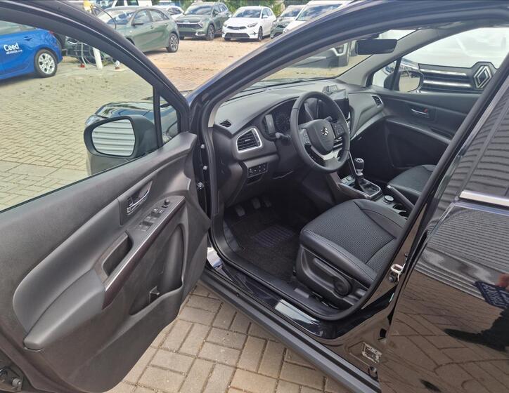Suzuki S-Cross 9