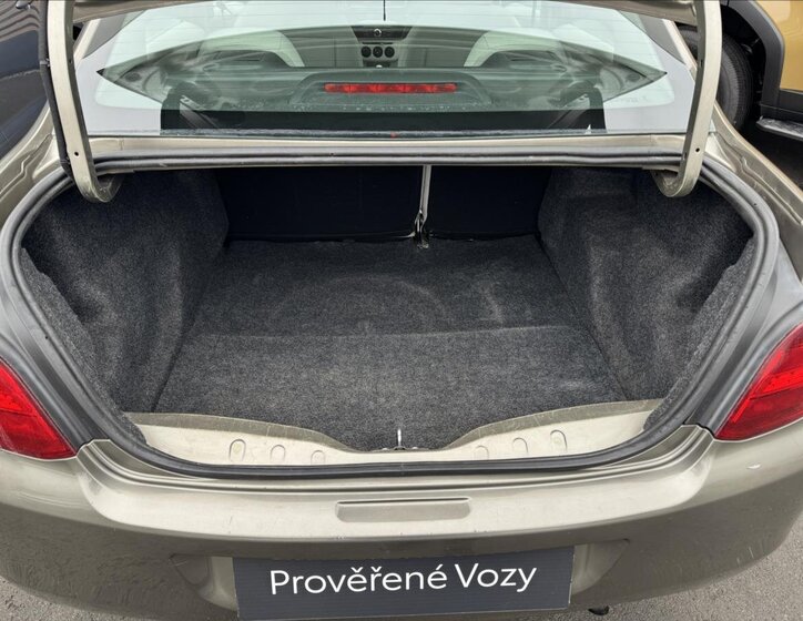 Peugeot 301 Sedan / Limuzína 1,6 l 85 kw