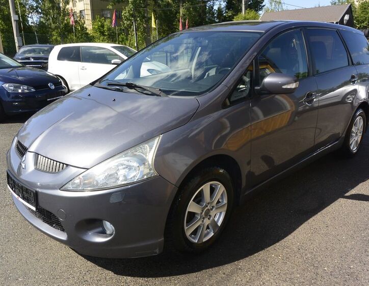 Mitsubishi Grandis 1
