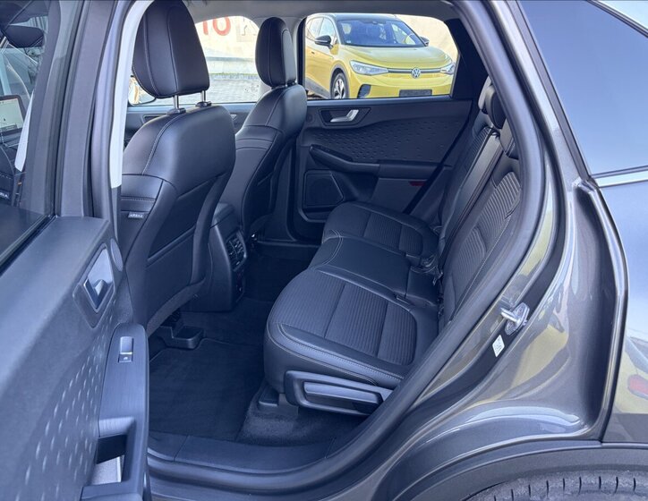 Ford Kuga SUV / Terénní 2,5 l 165 kw