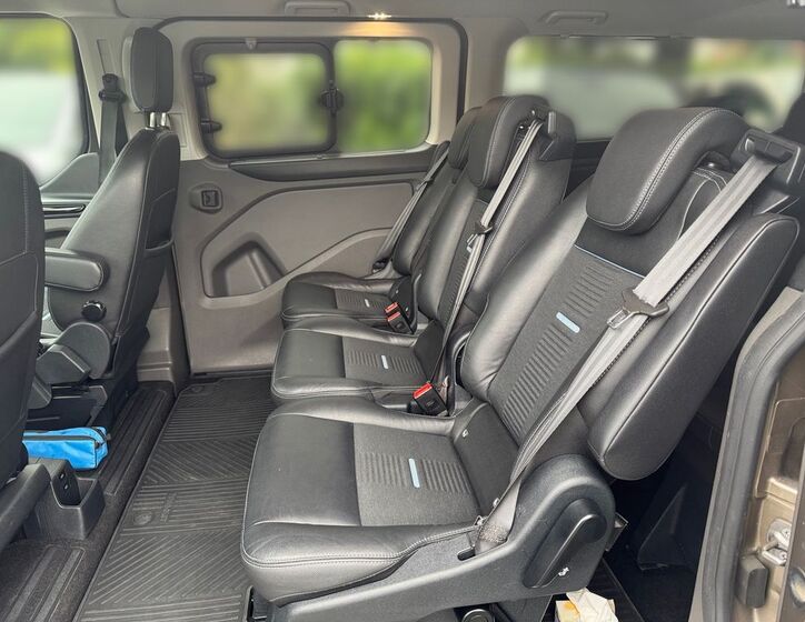 Ford Tourneo Custom 11