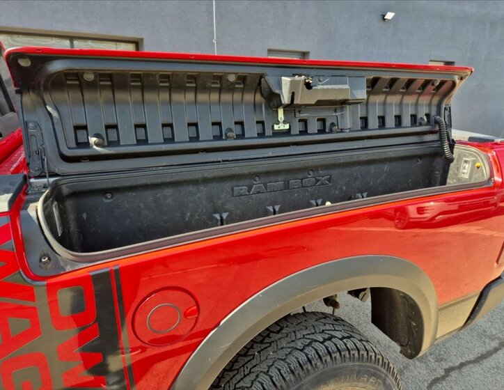 Dodge RAM Pick-up 6,4 l 306 kw