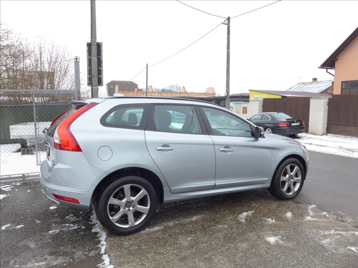 Volvo XC60 SUV 2,4 l 120 kw