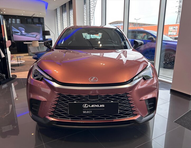 Lexus LBX SUV / Terénní 1,5 l 100 kw