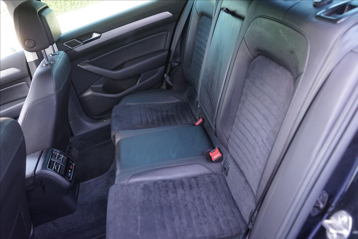 Volkswagen Passat Sedan / Limuzína 2,0 l 176 kw