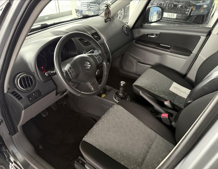 Suzuki SX4 Hatchback 2,0 l 99 kw