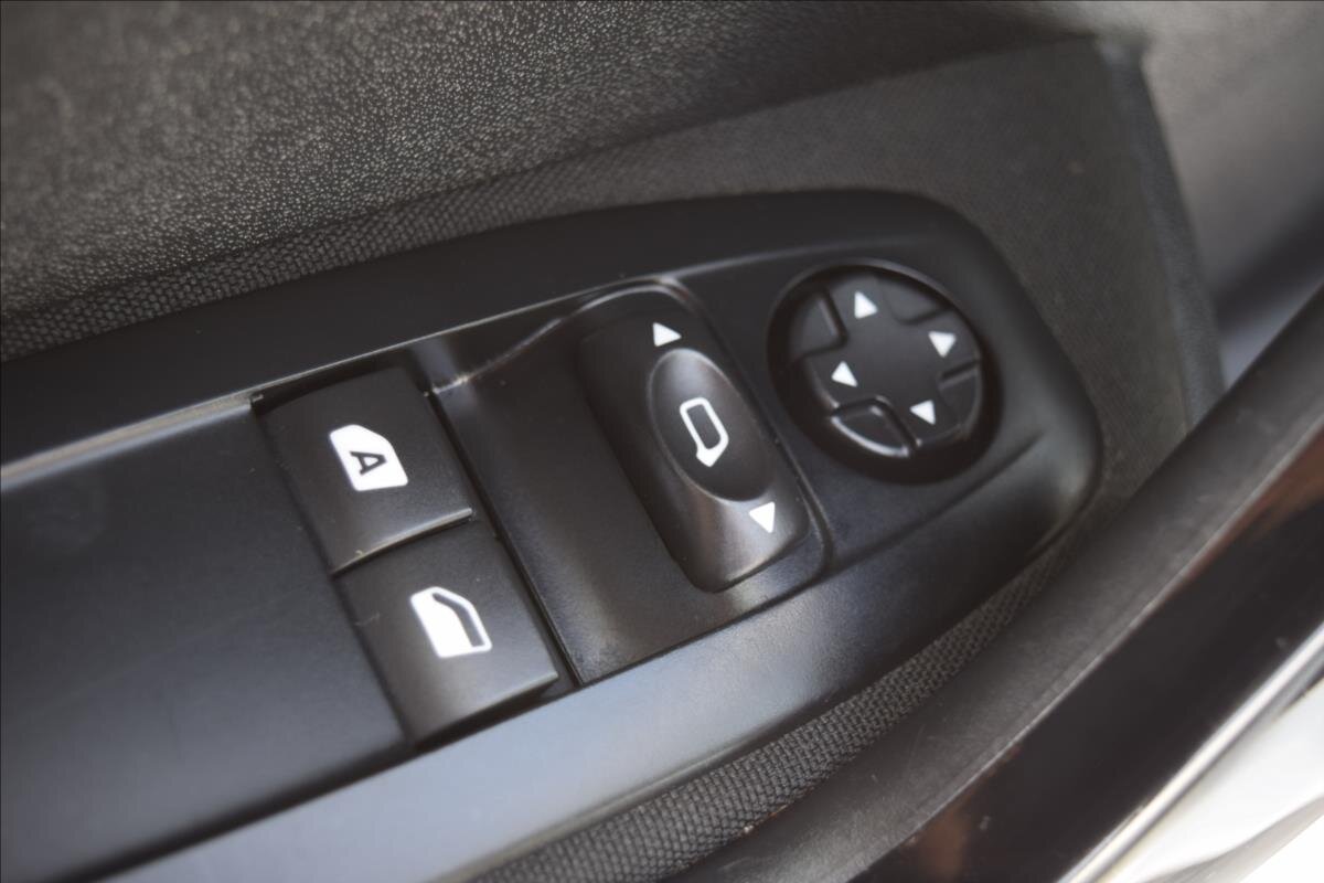 Peugeot 208 Hatchback 1,4 l 50 kw