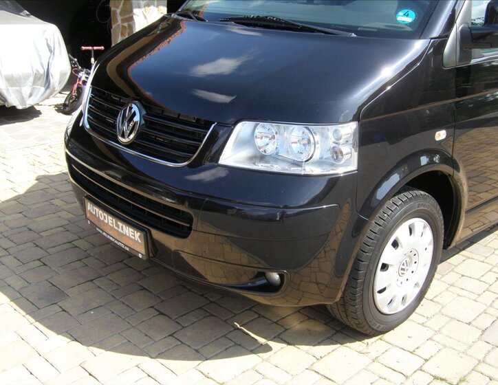 Volkswagen Caravelle MPV 2,5 l 128 kw