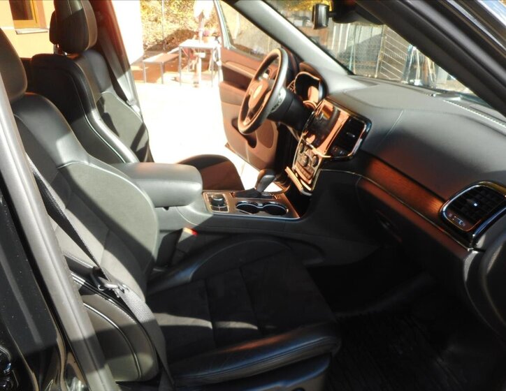 Jeep Grand Cherokee 25
