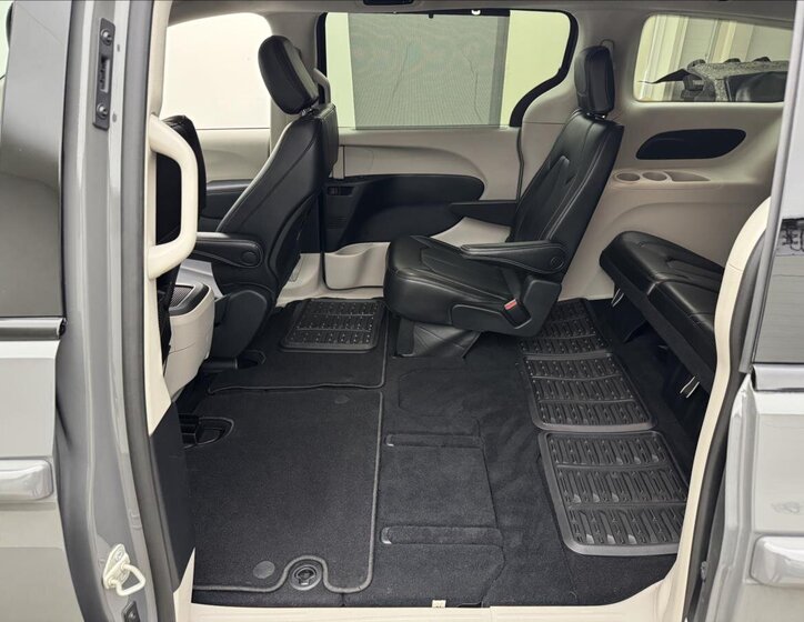 Chrysler Pacifica MPV 3,6 l 214 kw