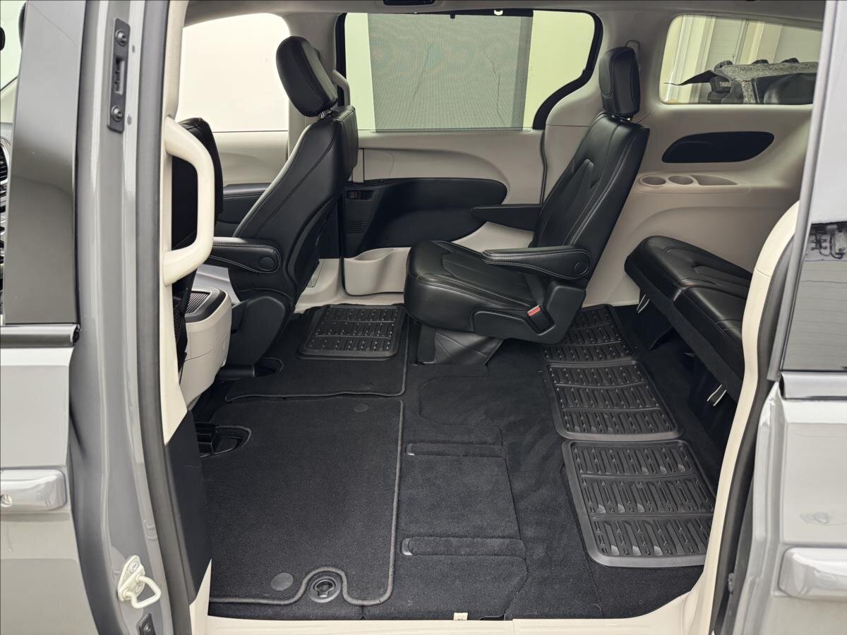 Chrysler Pacifica MPV 3,6 l 214 kw