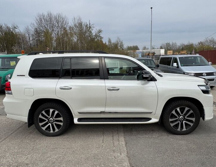 Toyota Land Cruiser SUV / Terénní 4,5 l 186 kw