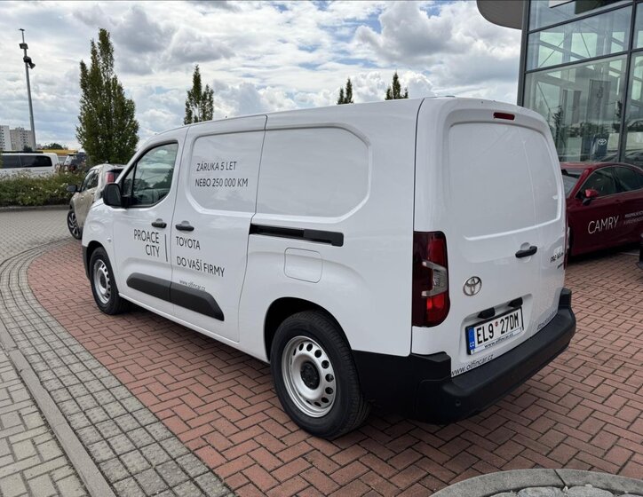 Toyota ProAce 8