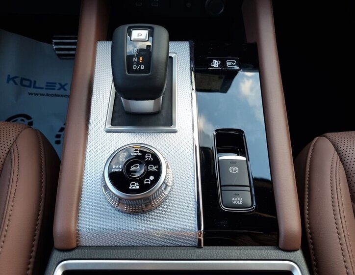 Mitsubishi Outlander SUV 2,4 l 225 kw