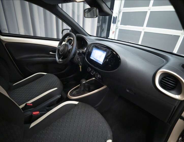 Toyota Aygo Hatchback 998,0 53 kw