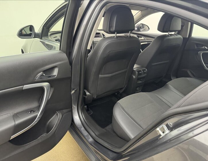 Opel Insignia Sedan / Limuzína 2,0 l 118 kw