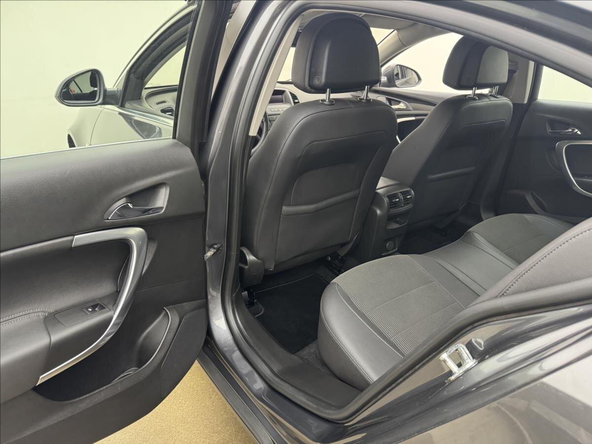 Opel Insignia Sedan / Limuzína 2,0 l 118 kw