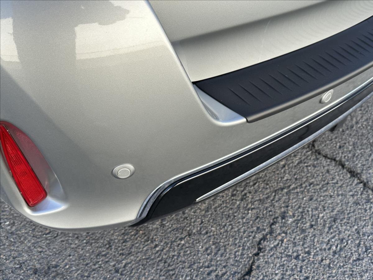 Toyota Auris Kombi 1,6 l 98 kw