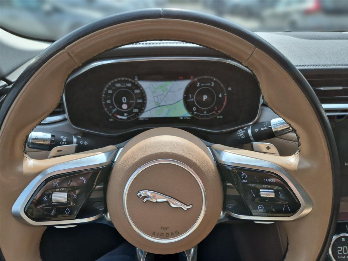 Jaguar F-Pace SUV / Terénní 2,0 l 150 kw