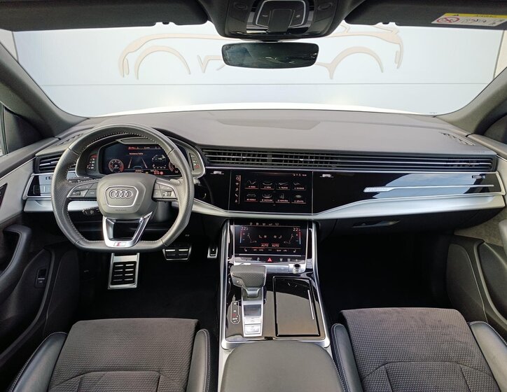 Audi Q8 SUV / Terénní 3,0 l 210 kw