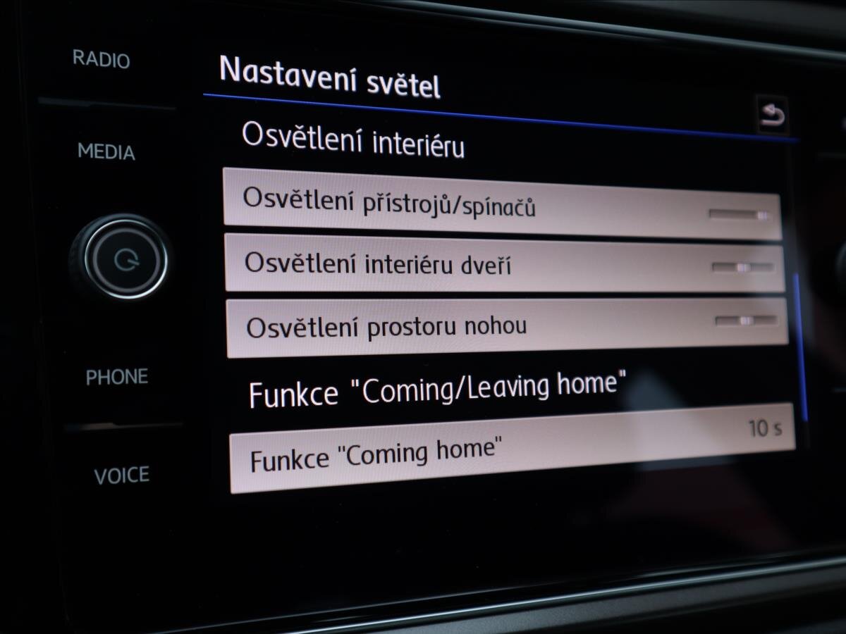 Volkswagen T-Roc CUV / Crossover 1,6 l 85 kw